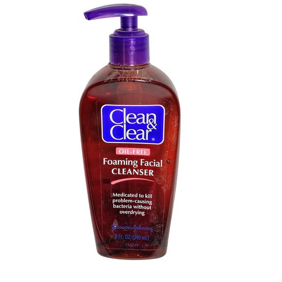 Clean & Clear Oil Free Foaming Facial Cleanser 8 oz. Antibacterial Discontinued - Picture 1 of 3